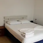 Rafael 4*